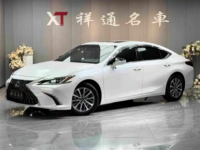 Lexus ES 2022 260