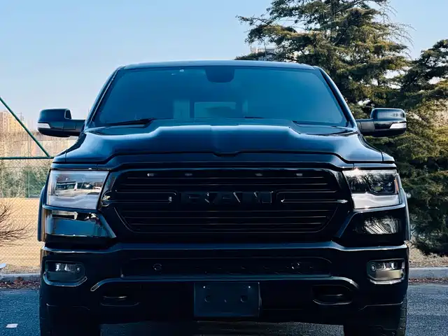 RAM Trucks 2019 5.7 L AT