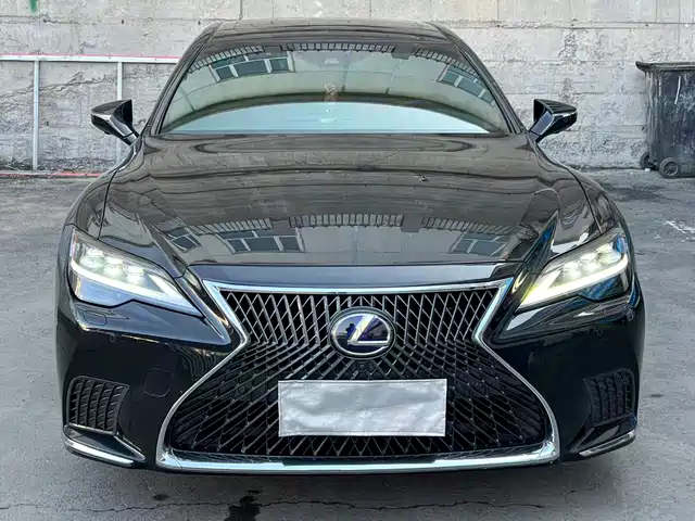 Lexus LS 2023 500h