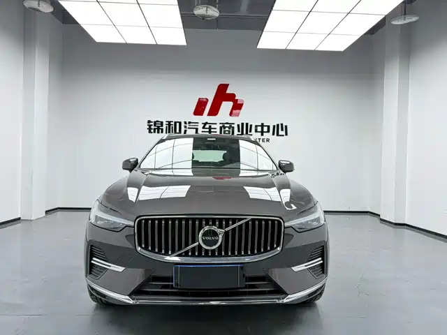 Volvo XC60 2025 B 5 4 WD