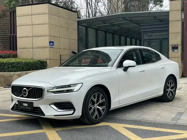 Volvo S60 2024 B 4