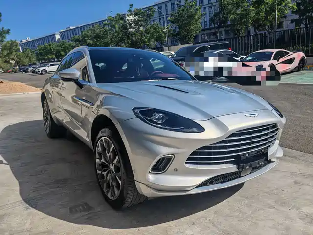 Aston Martin DBX 2023 3.0 T STRAIGHT-SIX