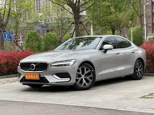 Volvo S60 2023 B 4