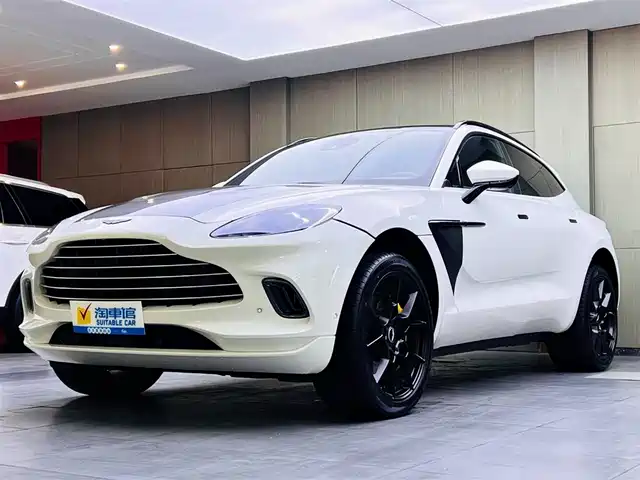 Aston Martin DBX 2020 4.0 T V 8 1913