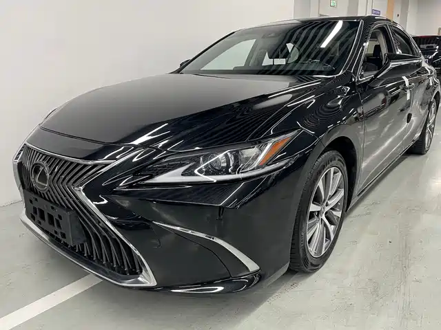 Lexus ES 2021 260
