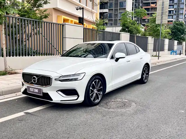 Volvo S60 2022 B 4