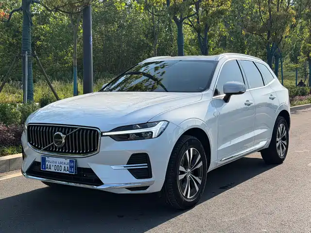 Volvo XC60 2023 B 5 4 WD