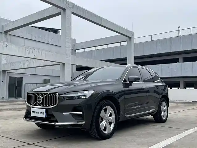 Volvo XC60 2022 B 5 4 WD