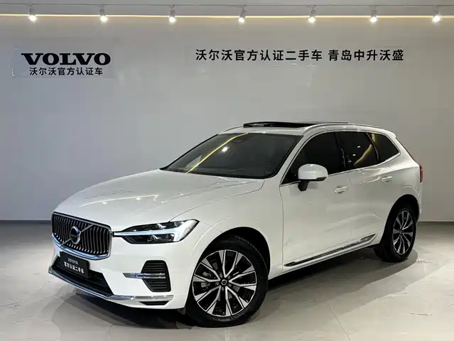 Volvo XC60 2025 B 5 4 WD