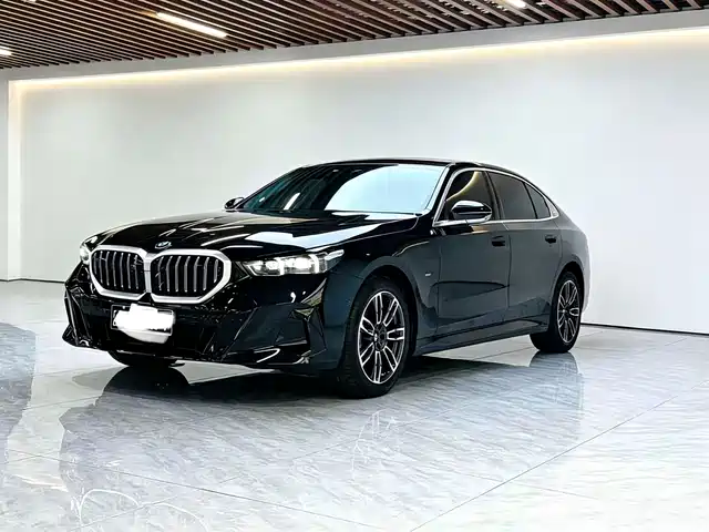 BMW 5-Series 2025 530 Li M