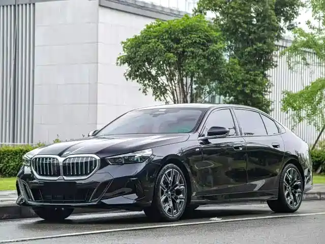 BMW 5-Series 2025 530 Li M