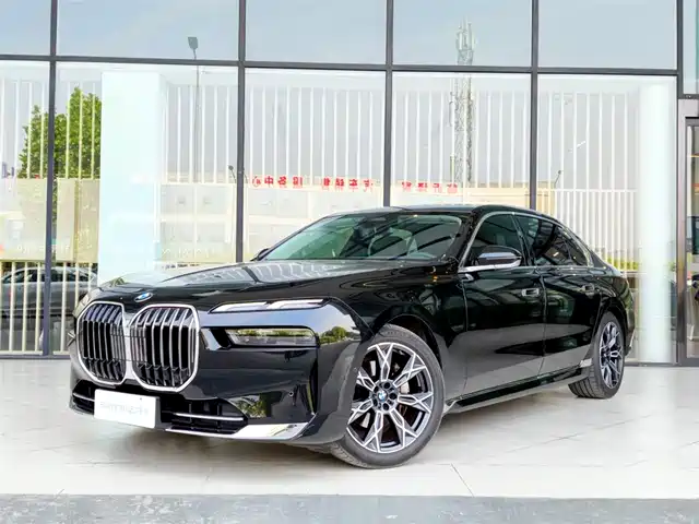 BMW 7-Series 2023 735 Li