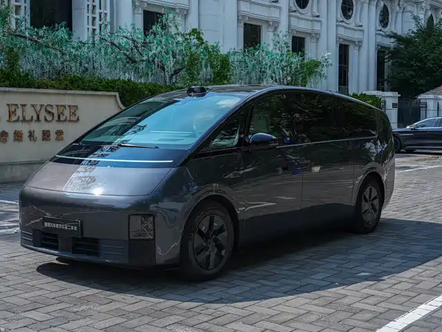 Li Auto MEGA 2024 Ultra