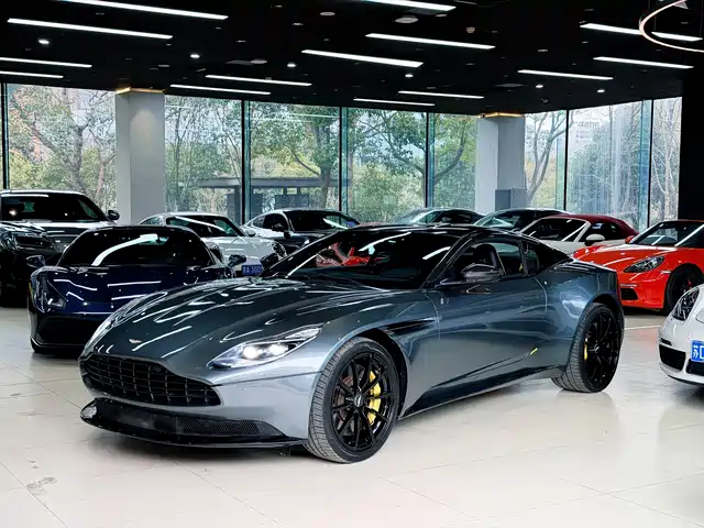 Aston Martin DB11 2019 AMR