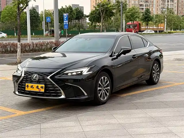Lexus ES 2025 300h