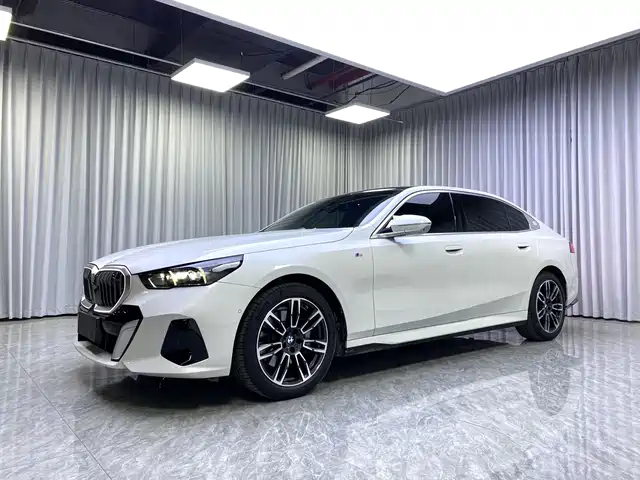 BMW 5-Series 2025 530 Li Leading M