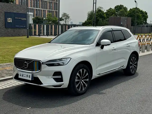 Volvo XC 60 2025 B 5 4 WD
