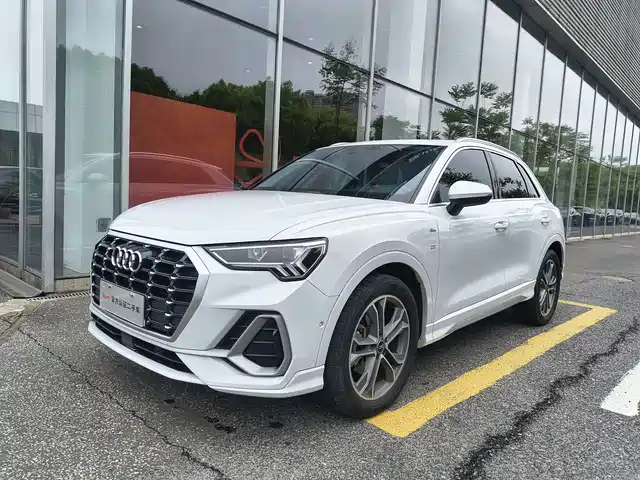 Audi Q3 2023 40 TFSI