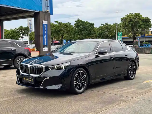 BMW 5-Series 2024 530 Li Leading M