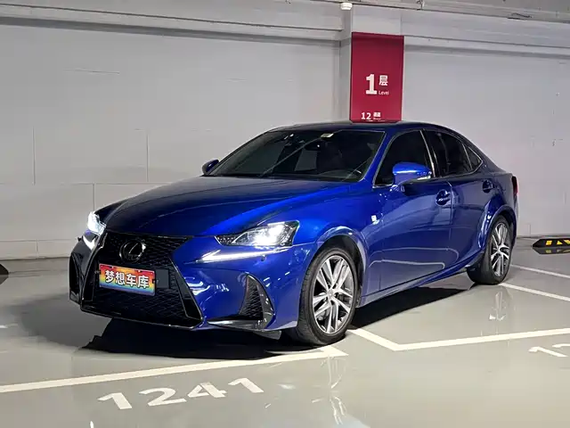 Lexus IS 2017 300 F SPORT
