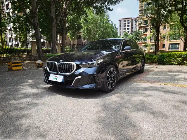 BMW 5-Series 2025 530 Li Leading