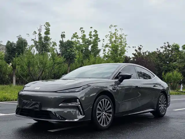 Geely Galaxy 8 2025 130km EM-i