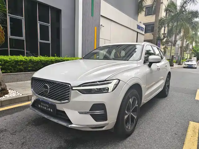 Volvo XC 60 2026 B 5 4 WD