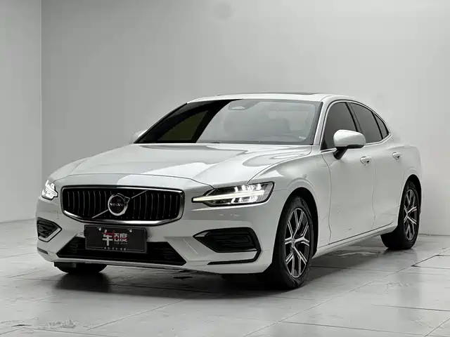 Volvo S60 2023 B 4