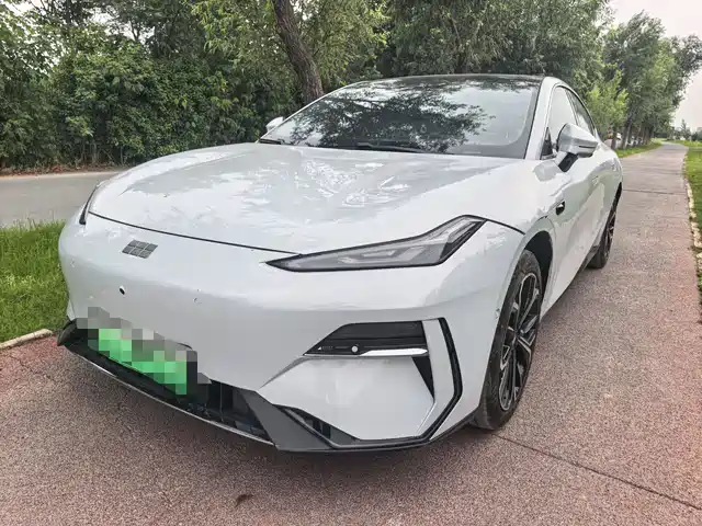 Geely Galaxy E 8 2025 700km