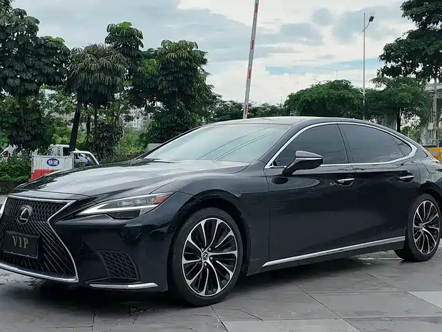 Lexus LS 2023 500h