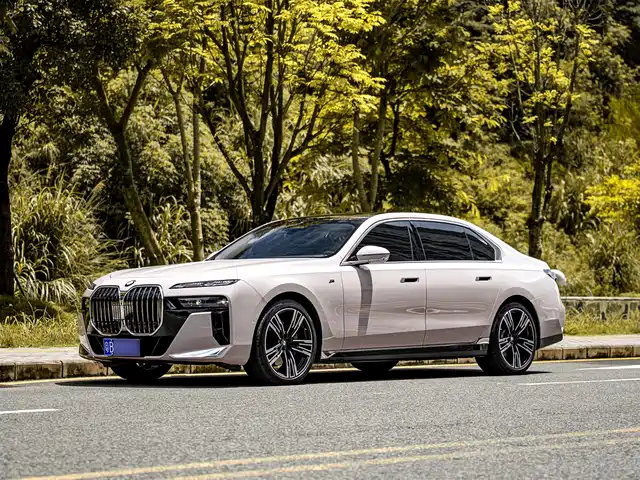 BMW 7-Series 2023 740 Li Leading M