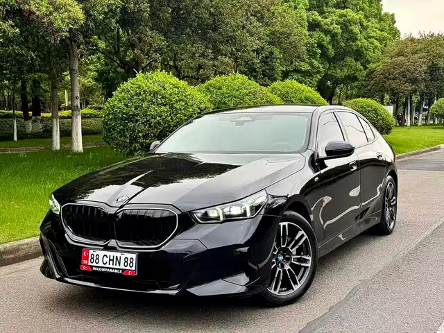 BMW 5-Series 2025 530 Li Leading M