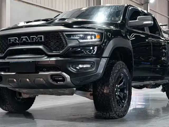 RAM Trucks 2023 6.2 L AT