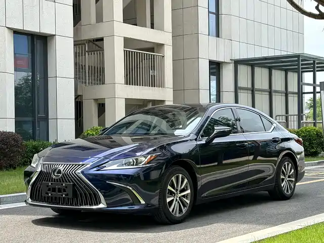 Lexus ES 2020 200