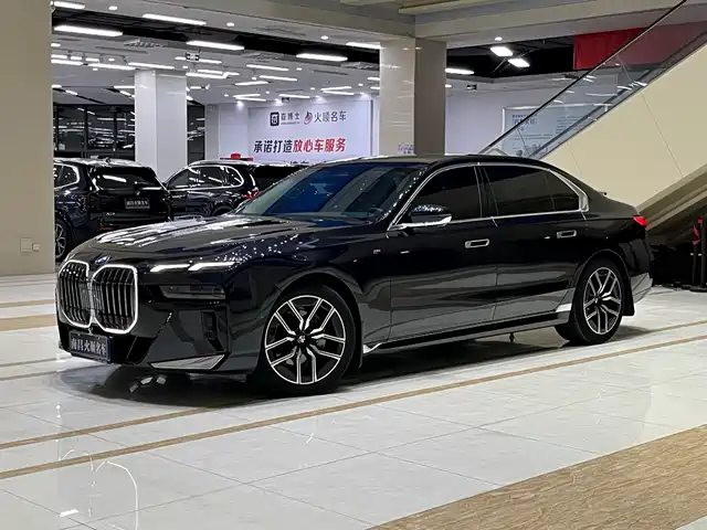 BMW 7-Series 2023 735 Li M