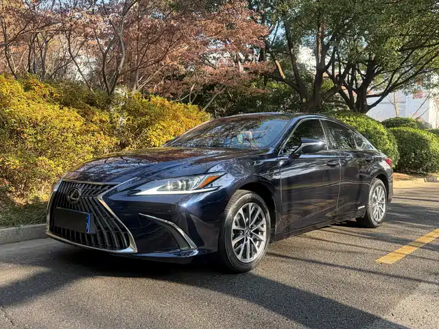 Lexus ES 2022 300h