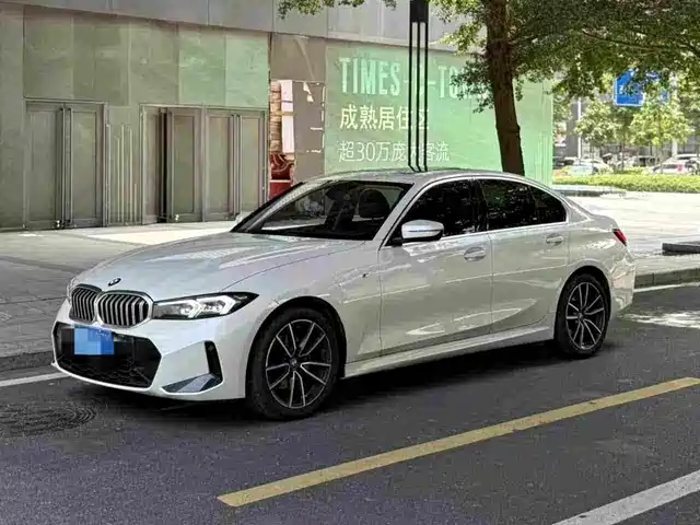 BMW 3-Series 2024 320i M