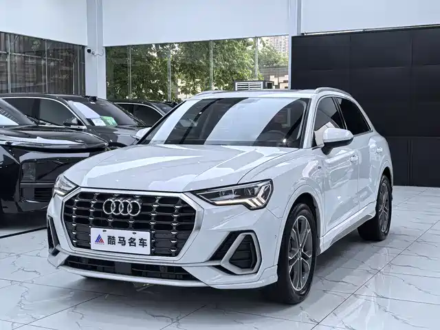 Audi Q3 2022 40 TFSI