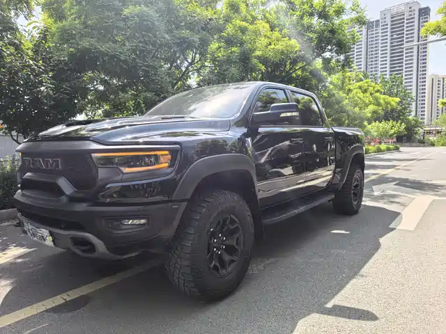 RAM Trucks 2023 6.2 T AT