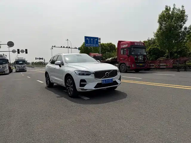 Volvo XC60 2023 B 5 4 WD