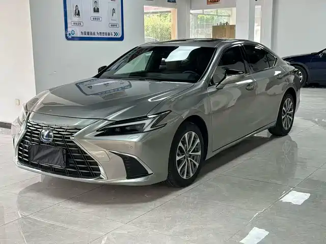 Lexus ES 2025 300h