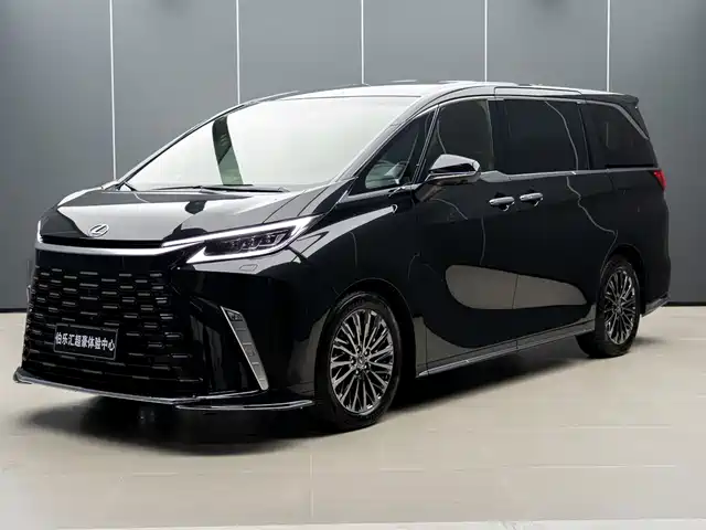 Lexus LM 2023 500h