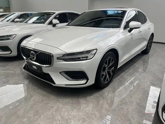 Volvo S60 2023 B 4