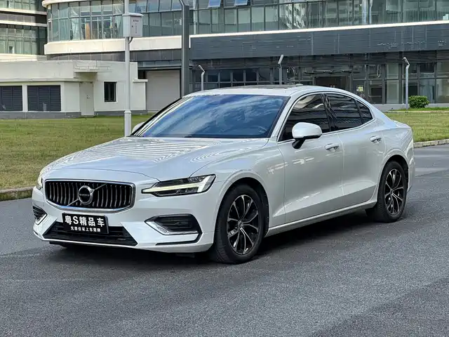 Volvo S60 2022 B 4