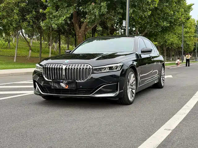 BMW 7-Series 2019 740 Li Leading