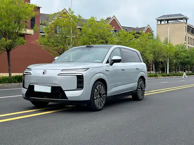 Denza N 8 L 2025 Flagship