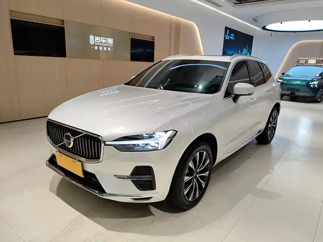 Volvo XC60 2023 B 5 4 WD