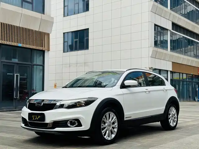 Qoros 3 2015 SUV 1.6 T AT