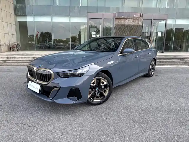 BMW 5-Series 2025 530 Li Leading