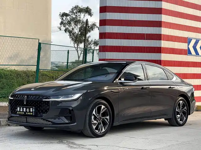 Lincoln Z 2022 i